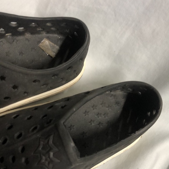 Unisex all star black and white boys 9/ 10 like crocs - Picture 8 of 10